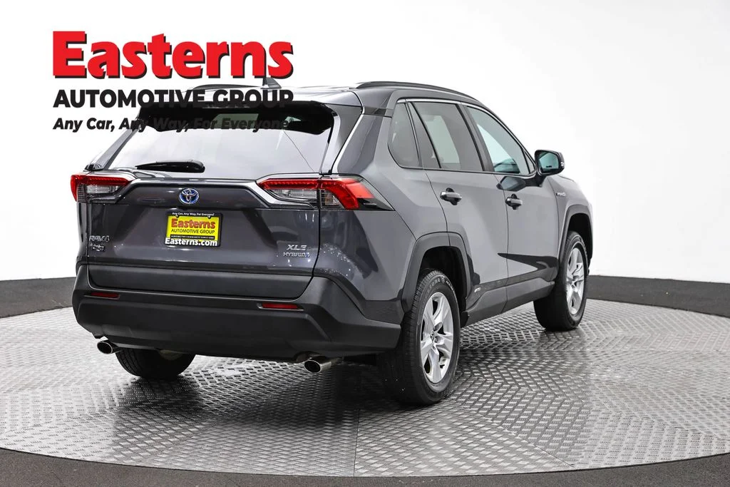 Used 2021 Gray Toyota XLE image 5