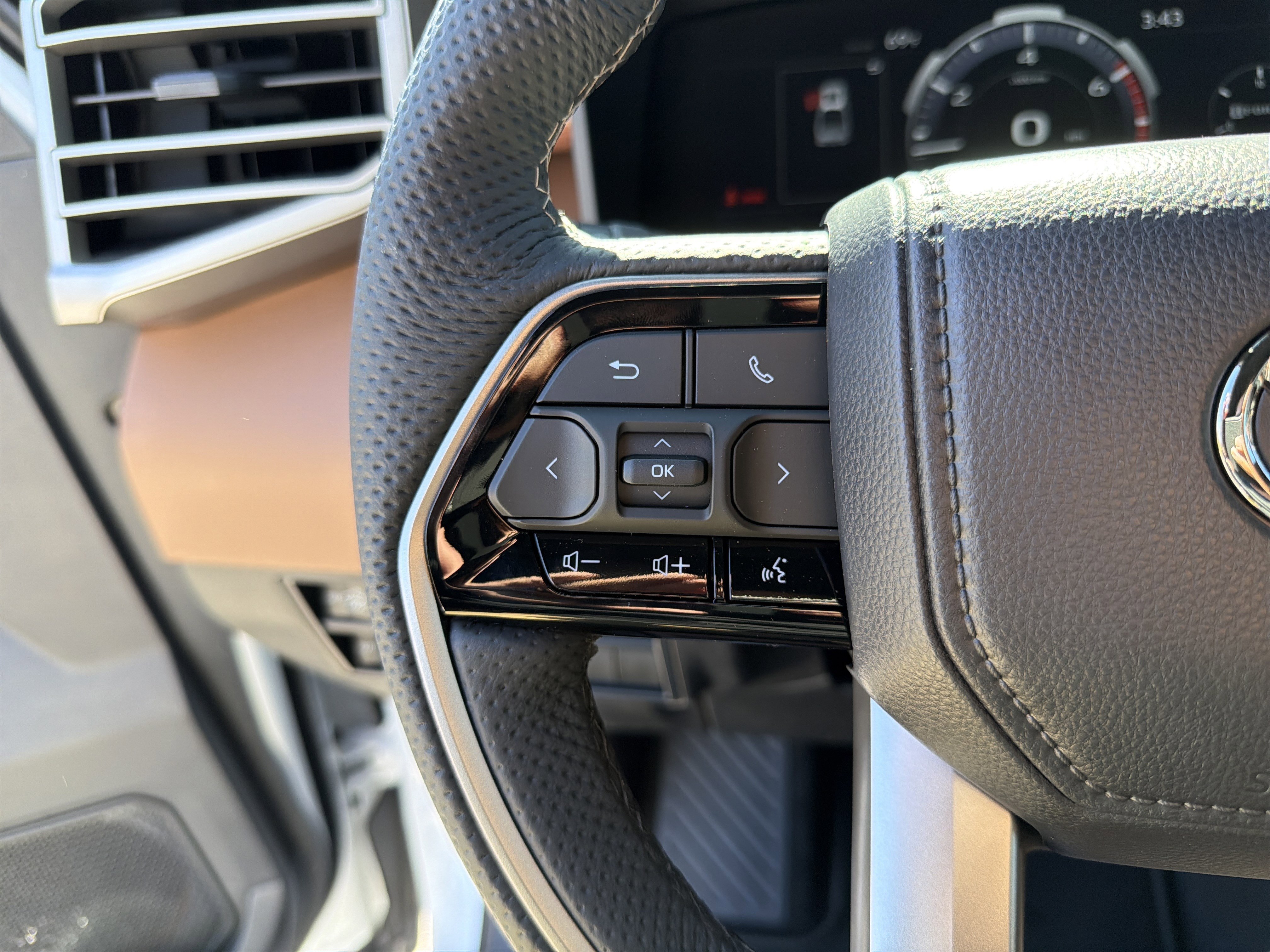 New 2026 Wind Chill Pearl Toyota 1794 Edition image 32