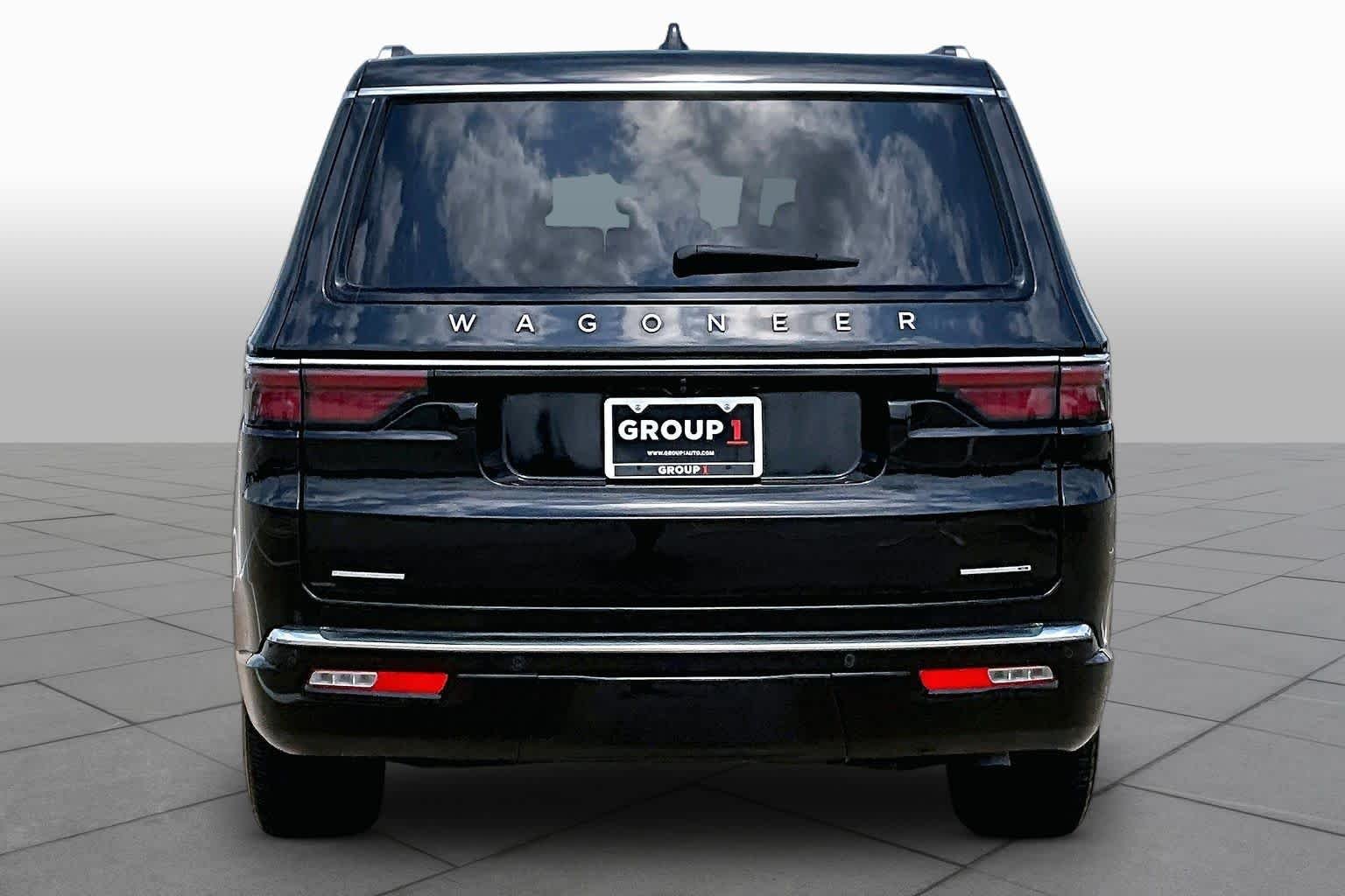 Used 2023 Diamond Black Crystal Pearlcoat Jeep Series II image 5