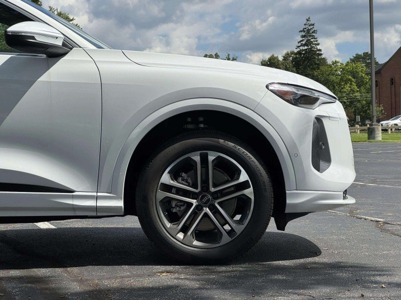 New 2026 Glacier White Metallic Audi Premium Plus image 5