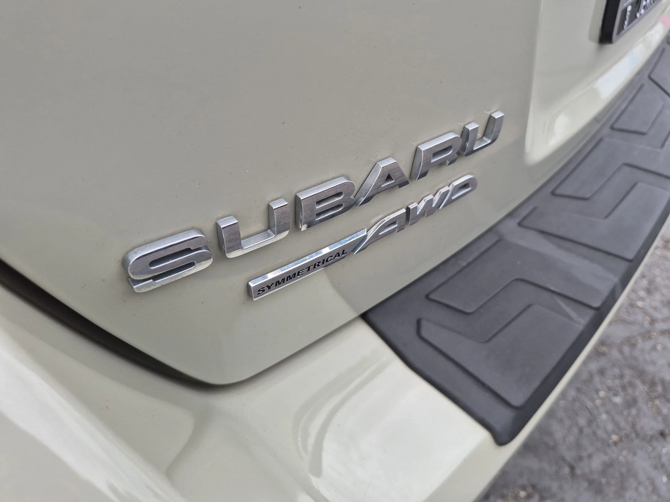 Used 2016 Desert Khaki Subaru Limited image 27