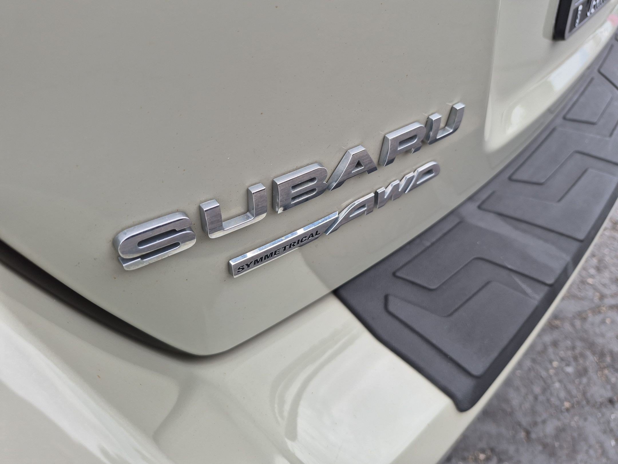 Used 2016 Desert Khaki Subaru Limited image 27