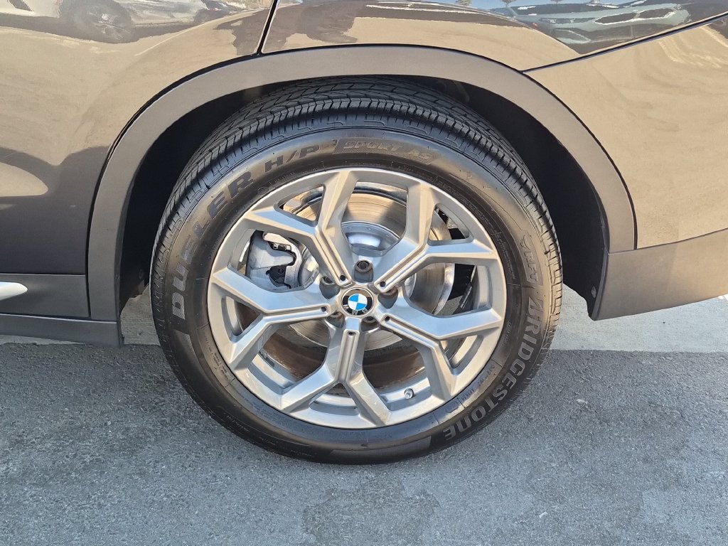 Used 2023 Gray BMW xDrive30i image 33