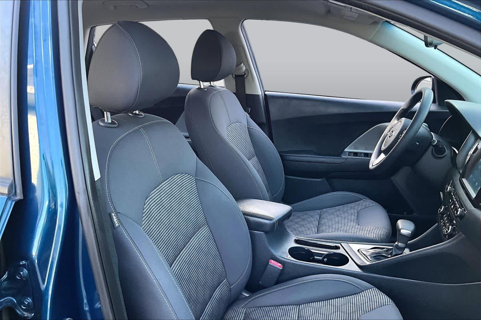 Used 2019 Deep Cerulean Kia LX image 9