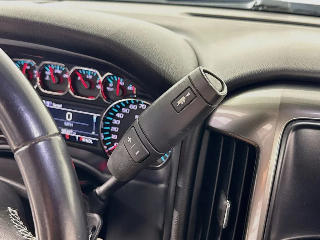 Used 2018 Deep Ocean Blue Metallic Chevrolet LT image 19