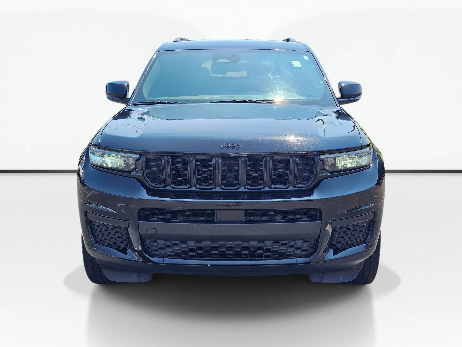 Used 2024 Diamond Black Crystal Pearlcoat Jeep Altitude image 2