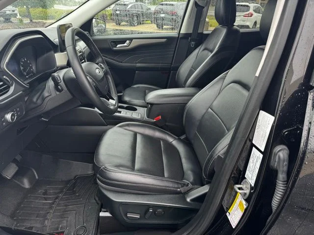 Used 2022  Ford SEL image 19