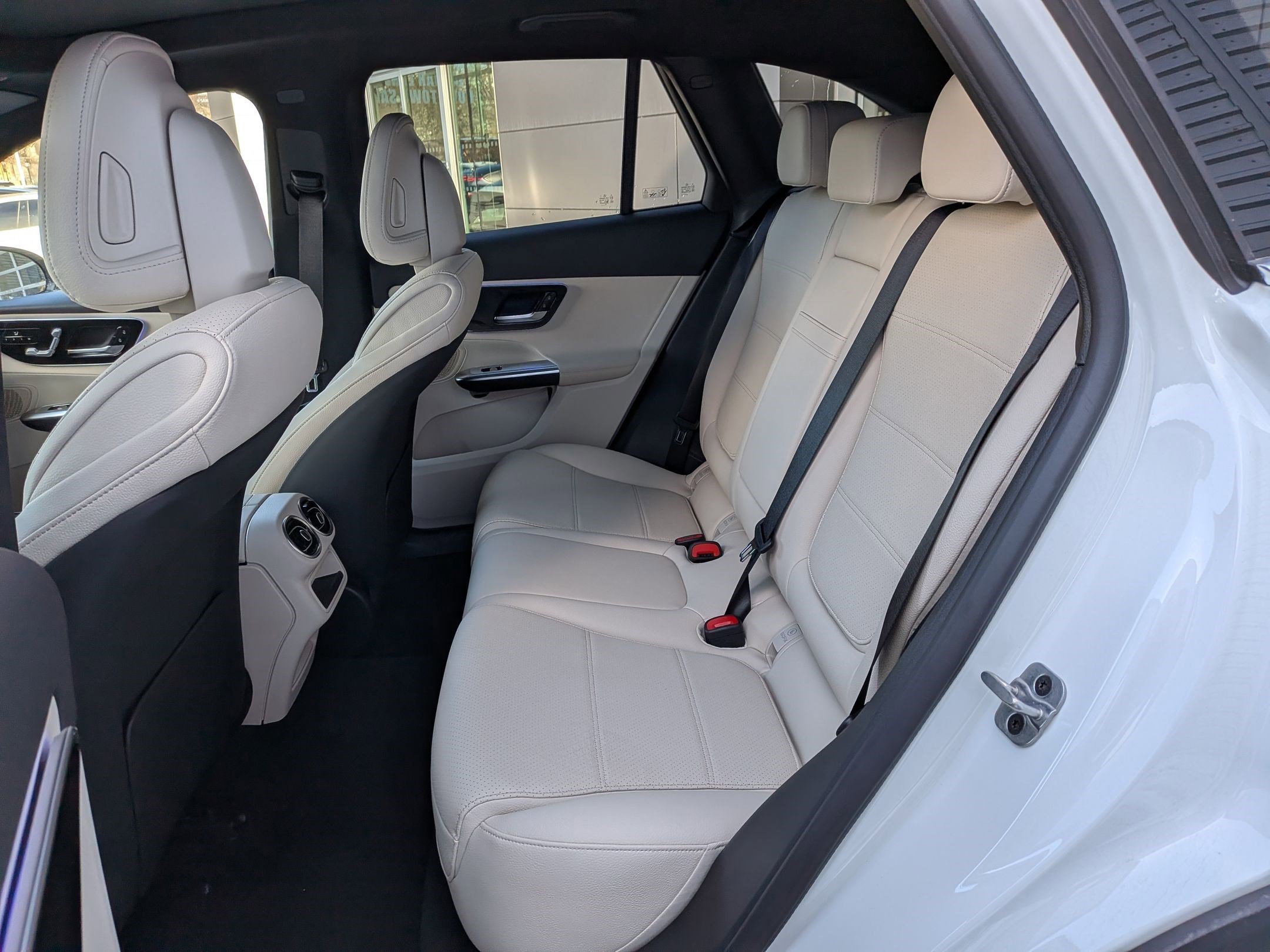 New 2026 Polar White Mercedes-Benz GLC 300 image 16