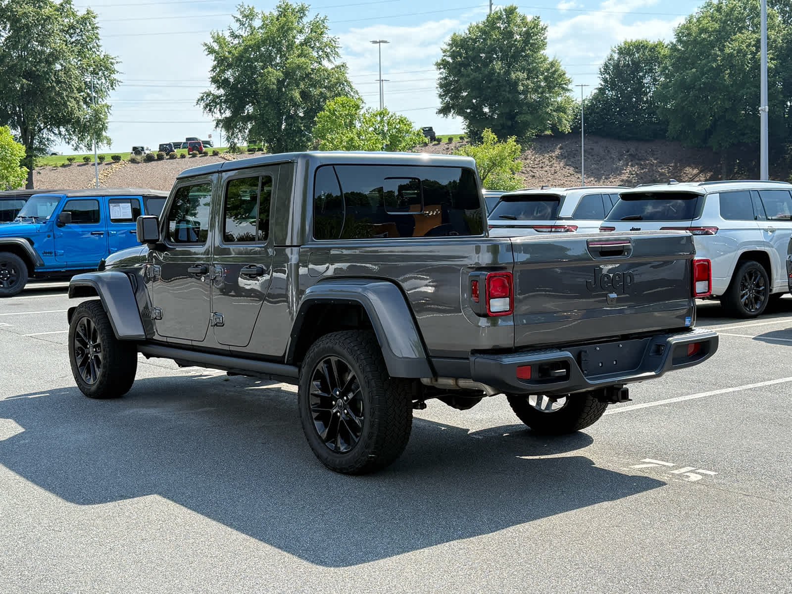Used 2025 Granite Crystal Metallic Clearcoat Jeep Nighthawk image 3