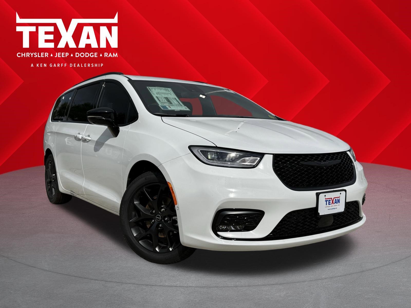 2026 Chrysler Pacifica Select's photo
