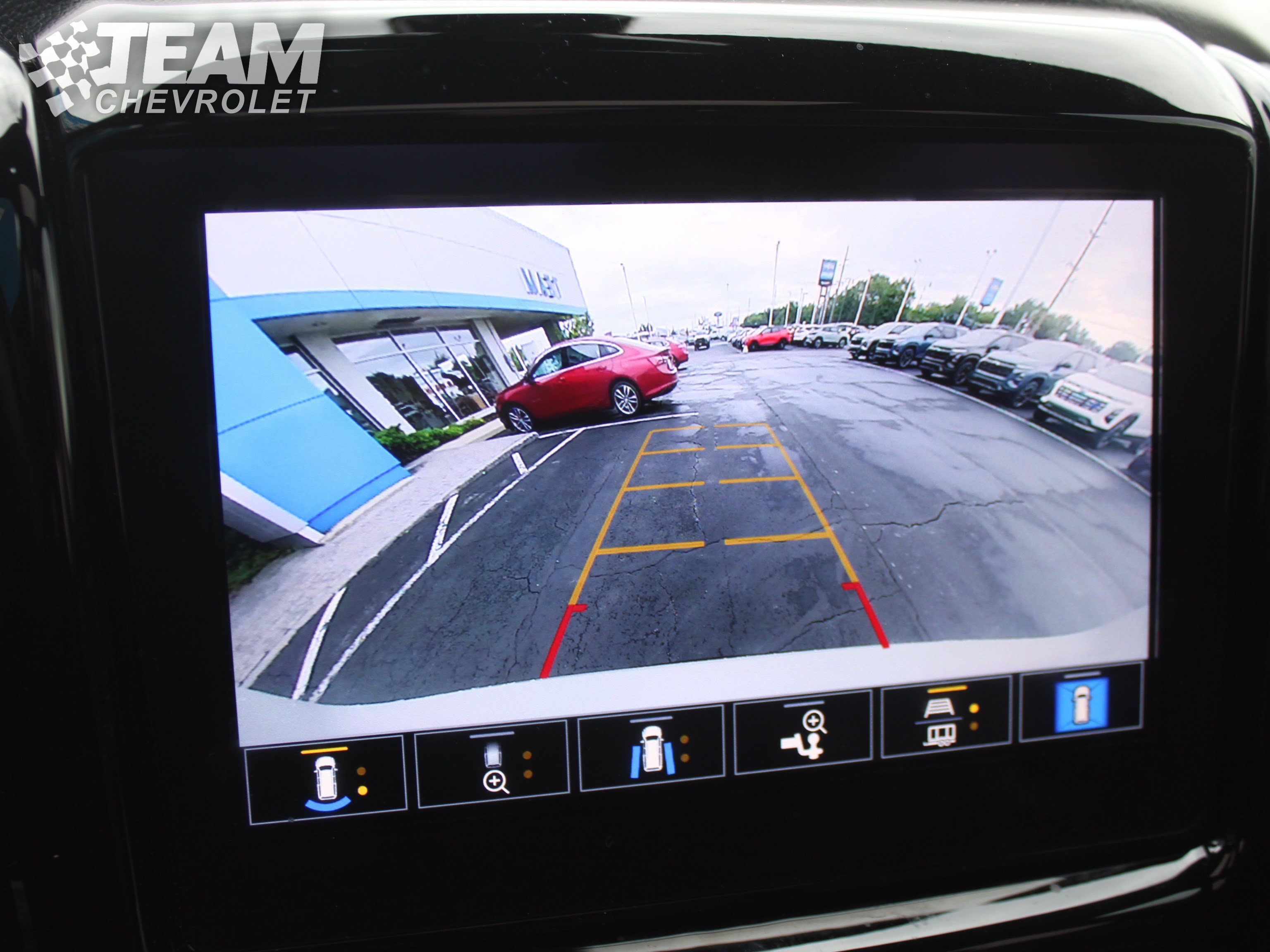 Used 2022 Iridescent Pearl Tricoat Chevrolet Premier image 19