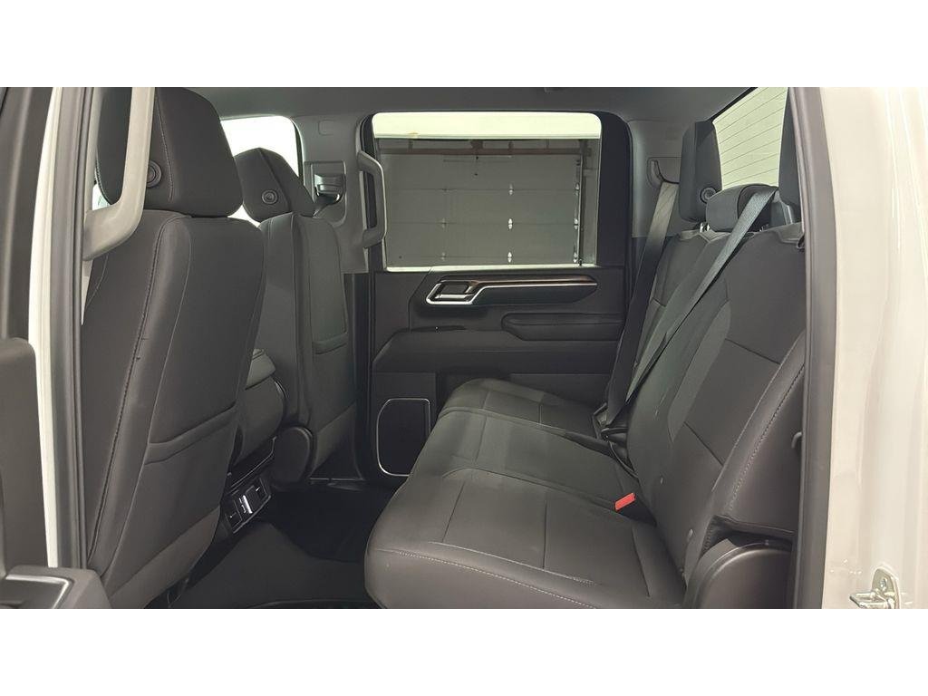 Used 2025 Summit White Chevrolet LT image 34