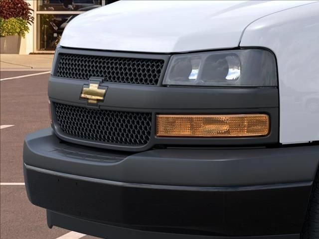 New 2026 Summit White Chevrolet WT image 13