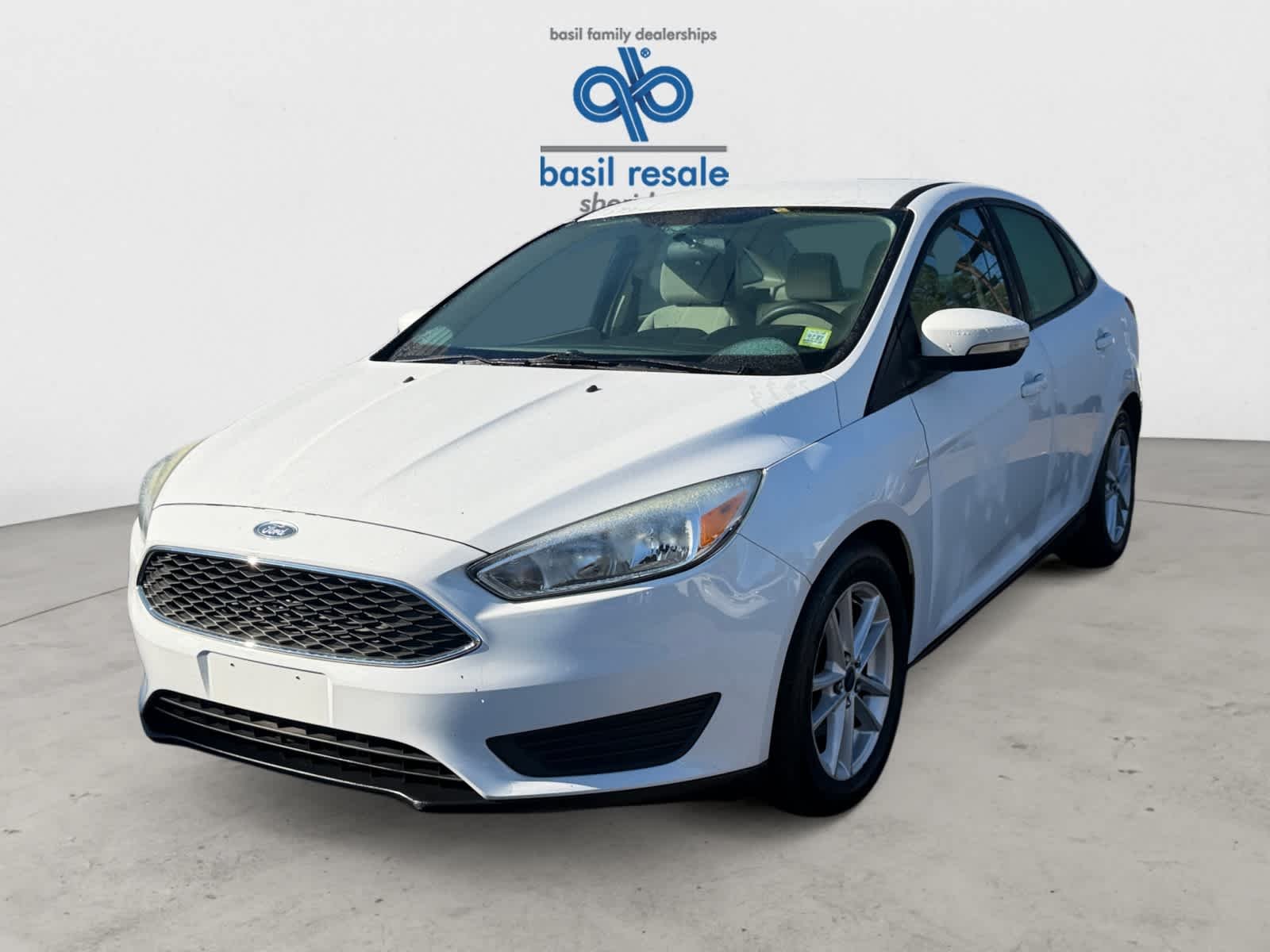 Used 2015 Oxford White Ford SE image 2