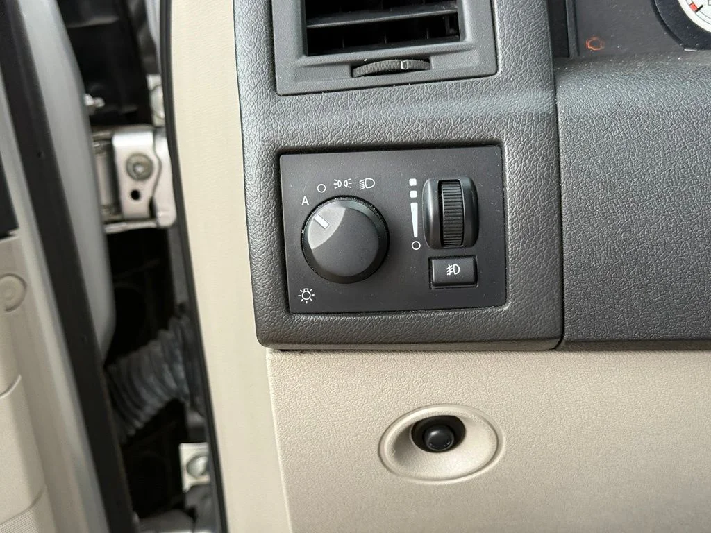Used 2007 Silver Chrysler Base image 19