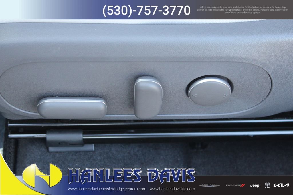 Used 2024 White Hyundai SEL image 13