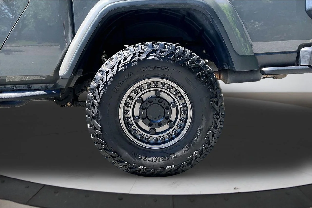 Used 2021 Gray Jeep Rubicon image 34