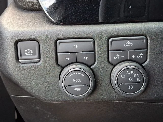 Used 2025 Black Chevrolet LT image 28