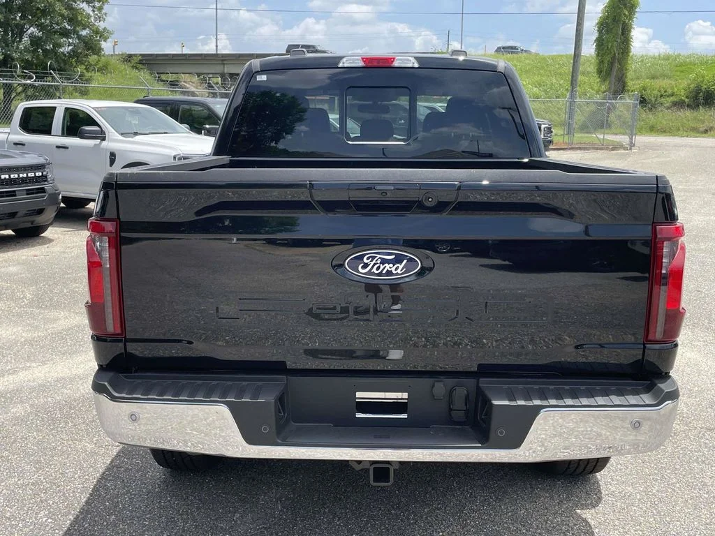 New 2026 Black Ford XLT image 4