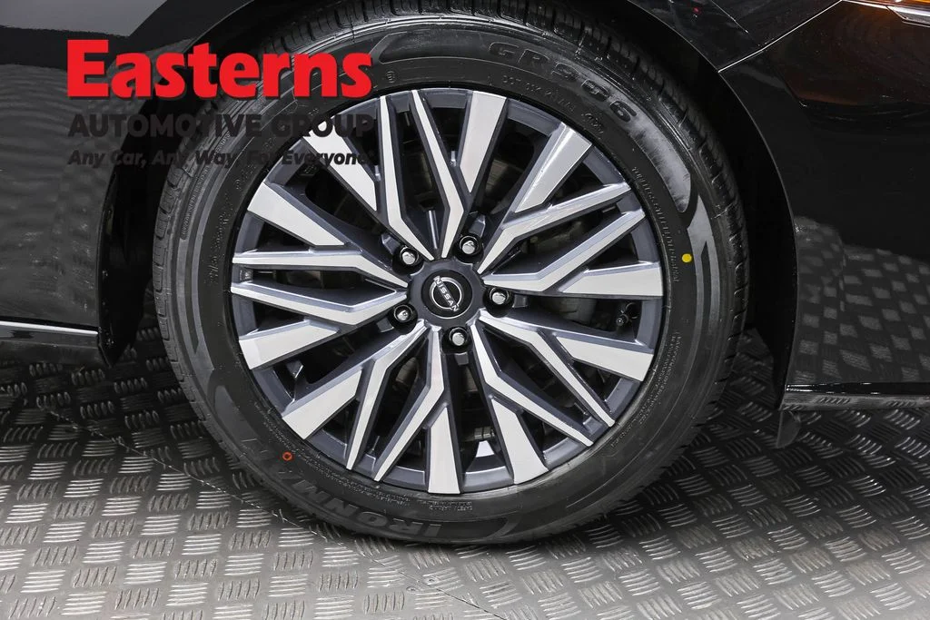 Used 2023 Black Nissan 2.5 SV image 31