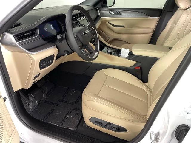 New 2025 Bright White Clear-Coat Exterior Paint Jeep Limited image 10