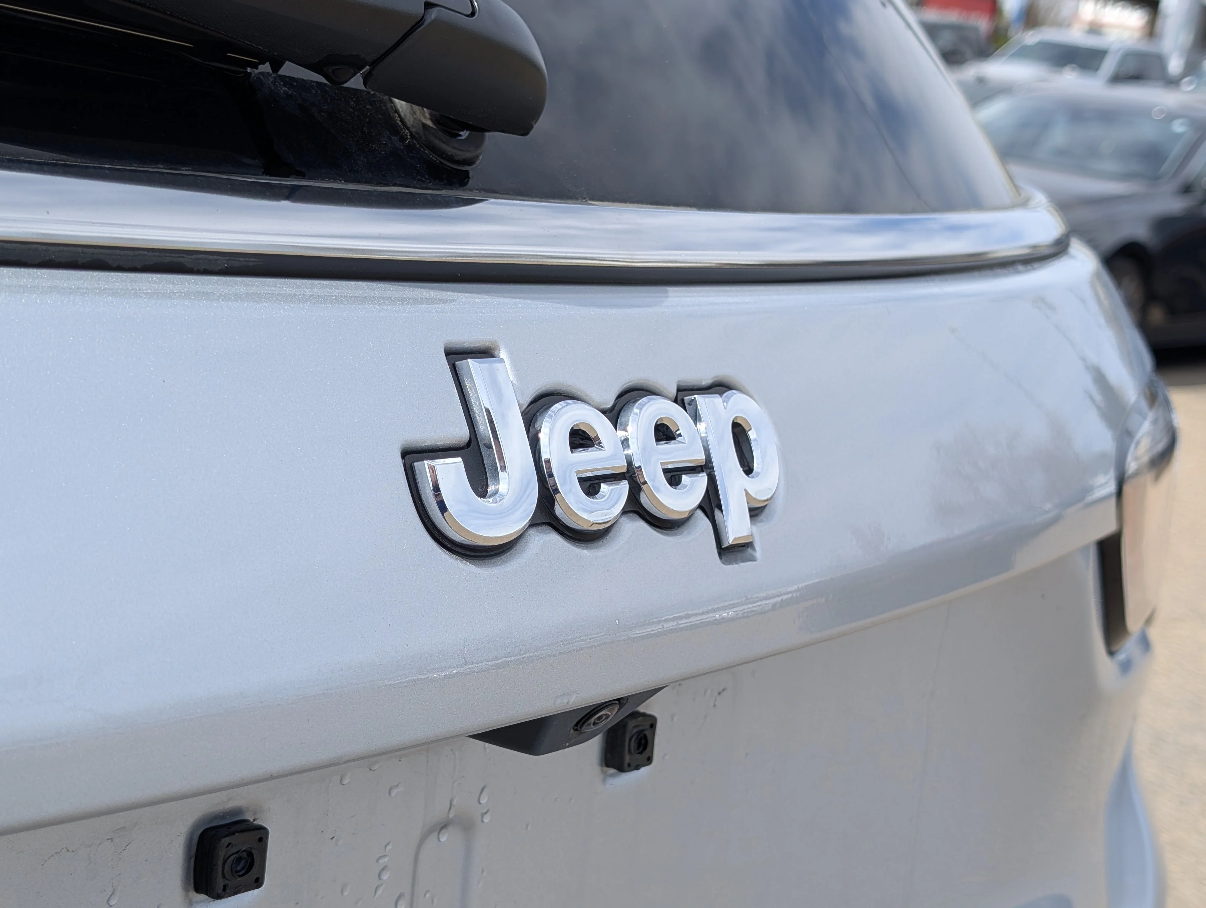 New 2025 Silver Zynith Metallic Jeep North image 15