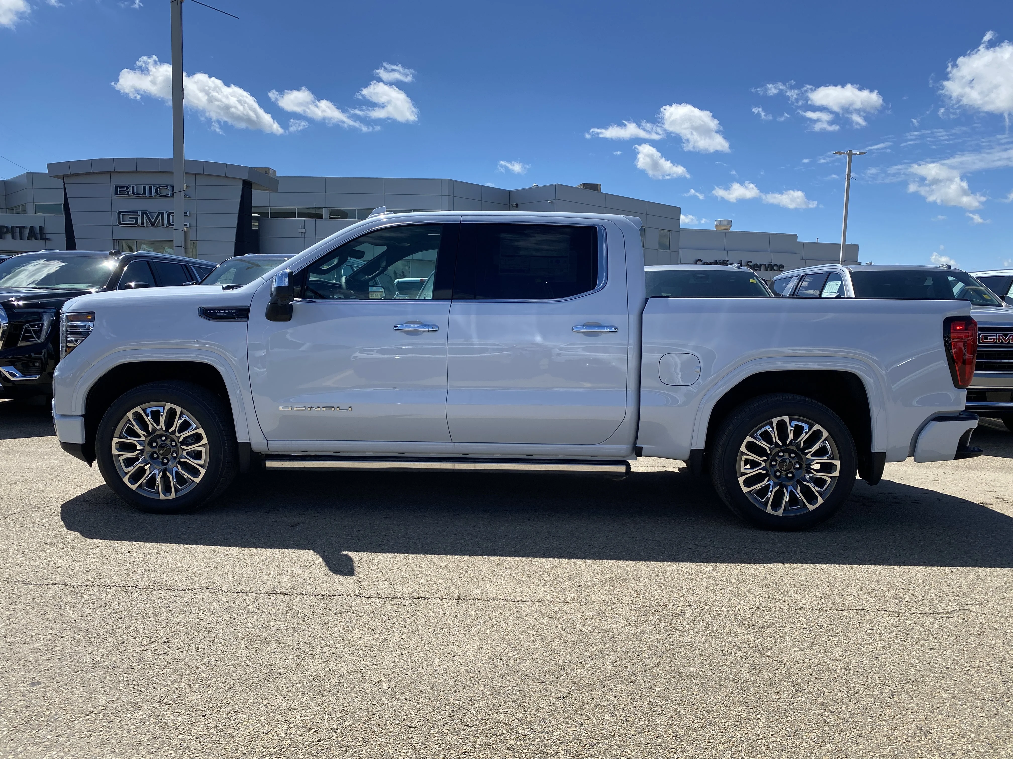 New 2026 GLACIER WHITE TRICOAT GMC Denali Ultimate image 3
