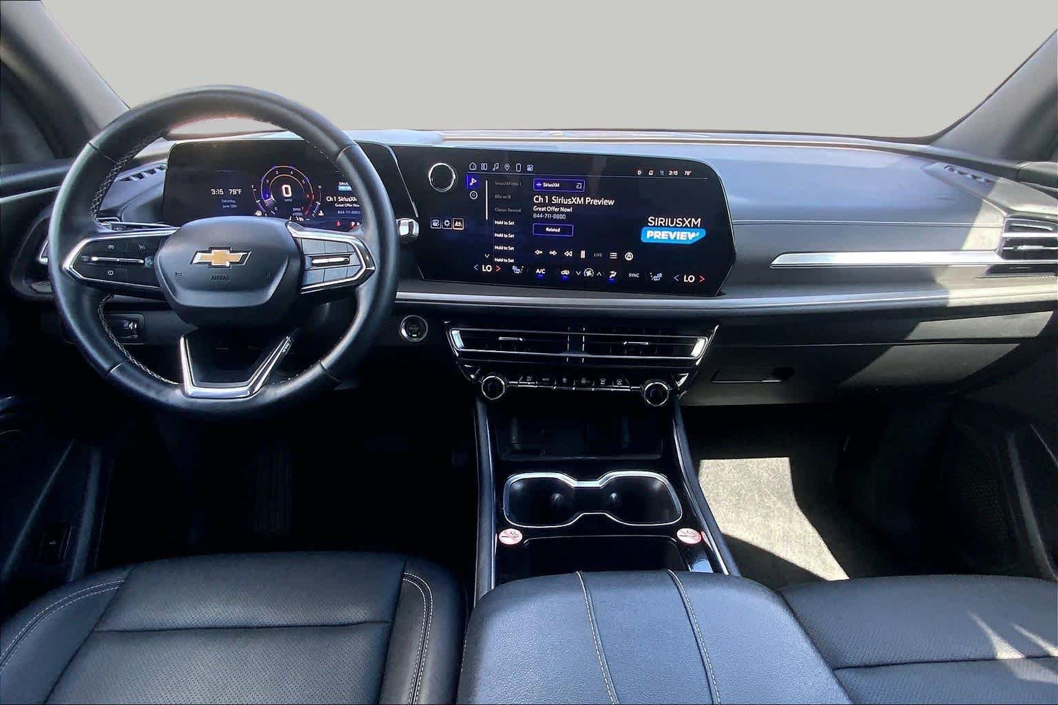 Used 2025 Summit White Chevrolet FWD LT image 15