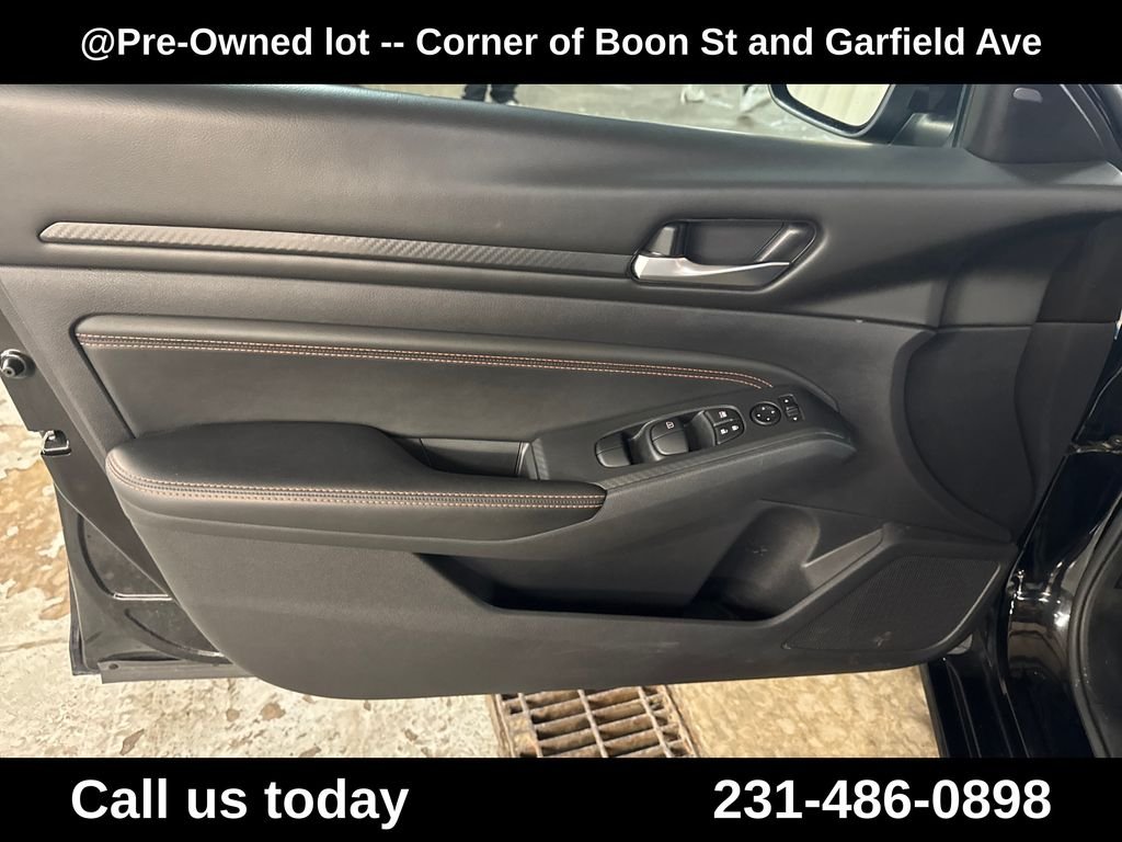 Used 2020 Black Nissan 2.5 SR image 15