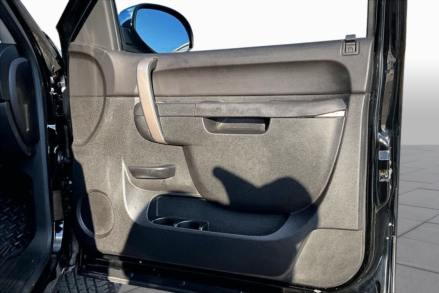 Used 2013 Onyx Black GMC SLE image 23