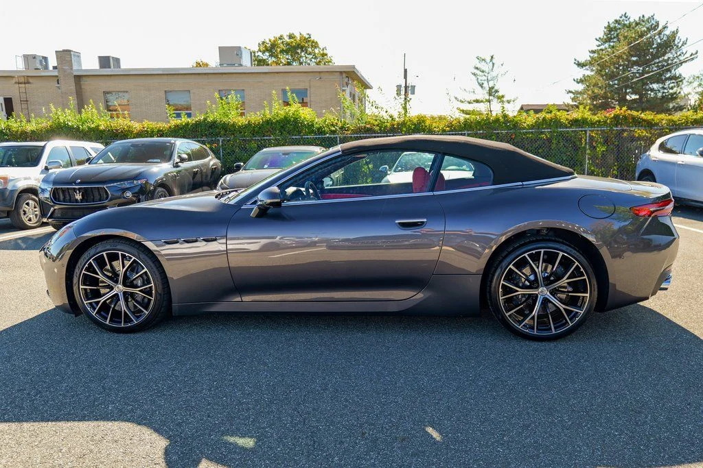 New 2026 Grigio Maratea Metallic Maserati Base image 4