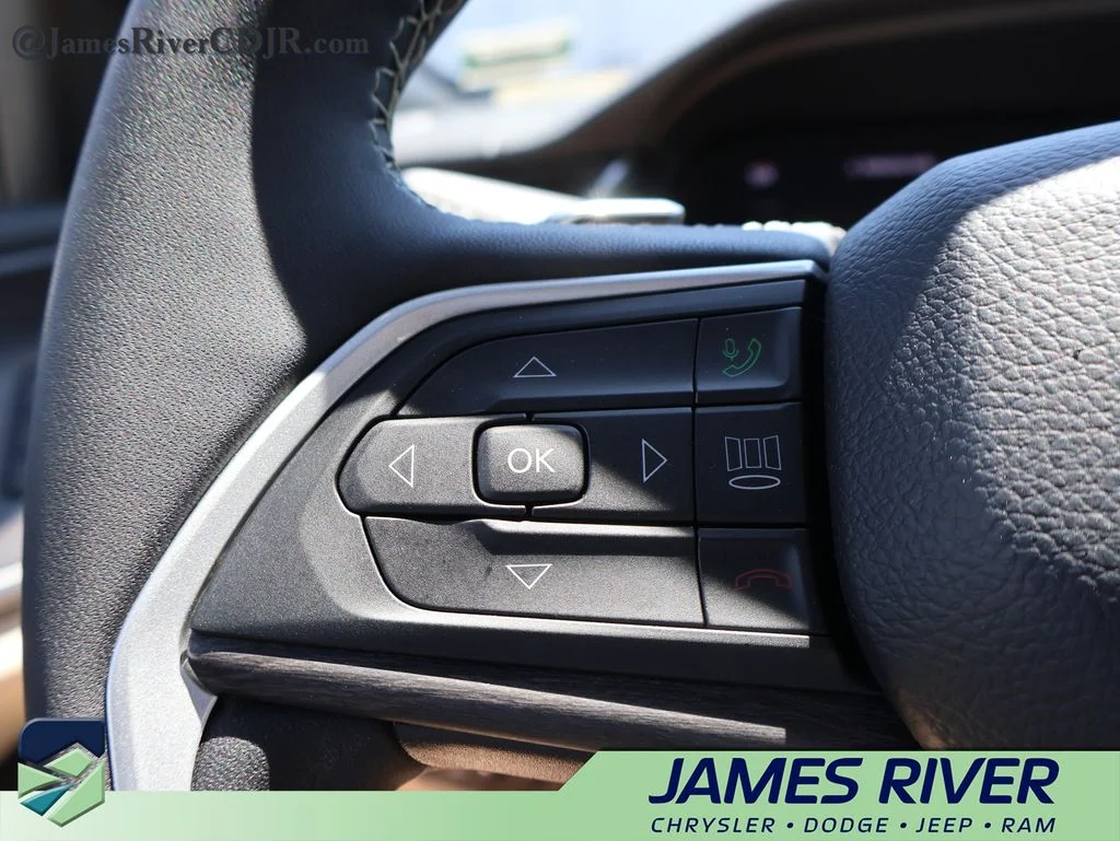 Used 2022 White Jeep 4xe image 27