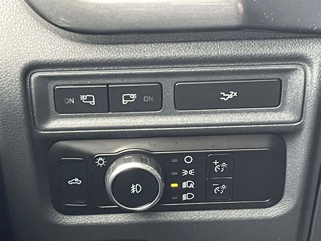 Used 2023 Red Ford XLT image 28