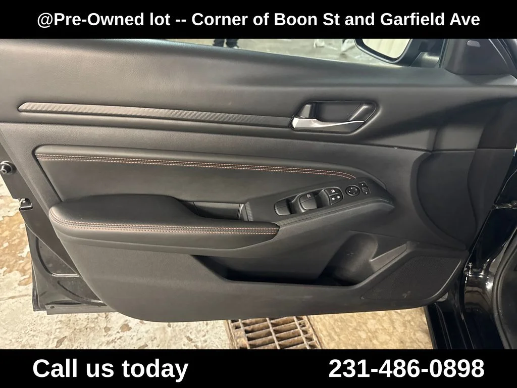 Used 2020 Black Nissan 2.5 SR image 15