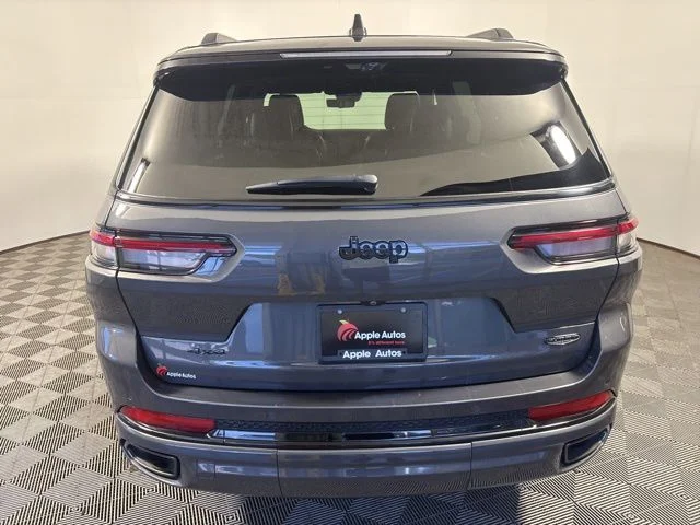 Used 2023 Gray Jeep Summit image 5