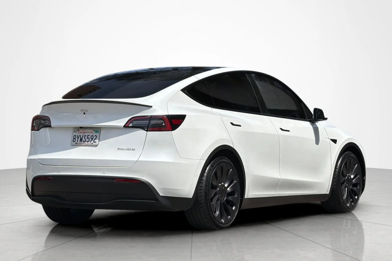 Used 2021 ARCTIC WHITE Tesla Performance image 5