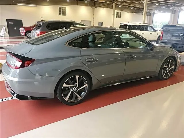 Used 2022 Gray Hyundai SEL Plus image 4