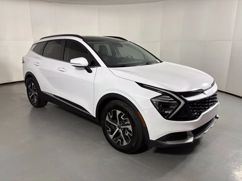 Used 2025 White Kia EX image 2