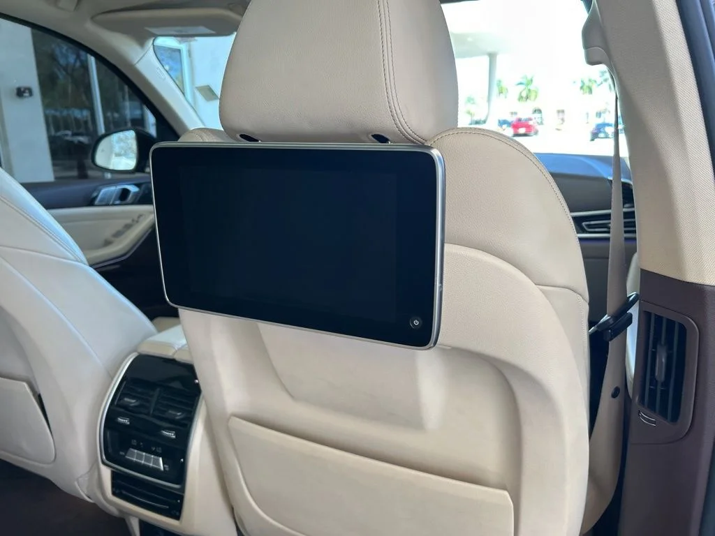 Used 2019 Black BMW xDrive40i image 31