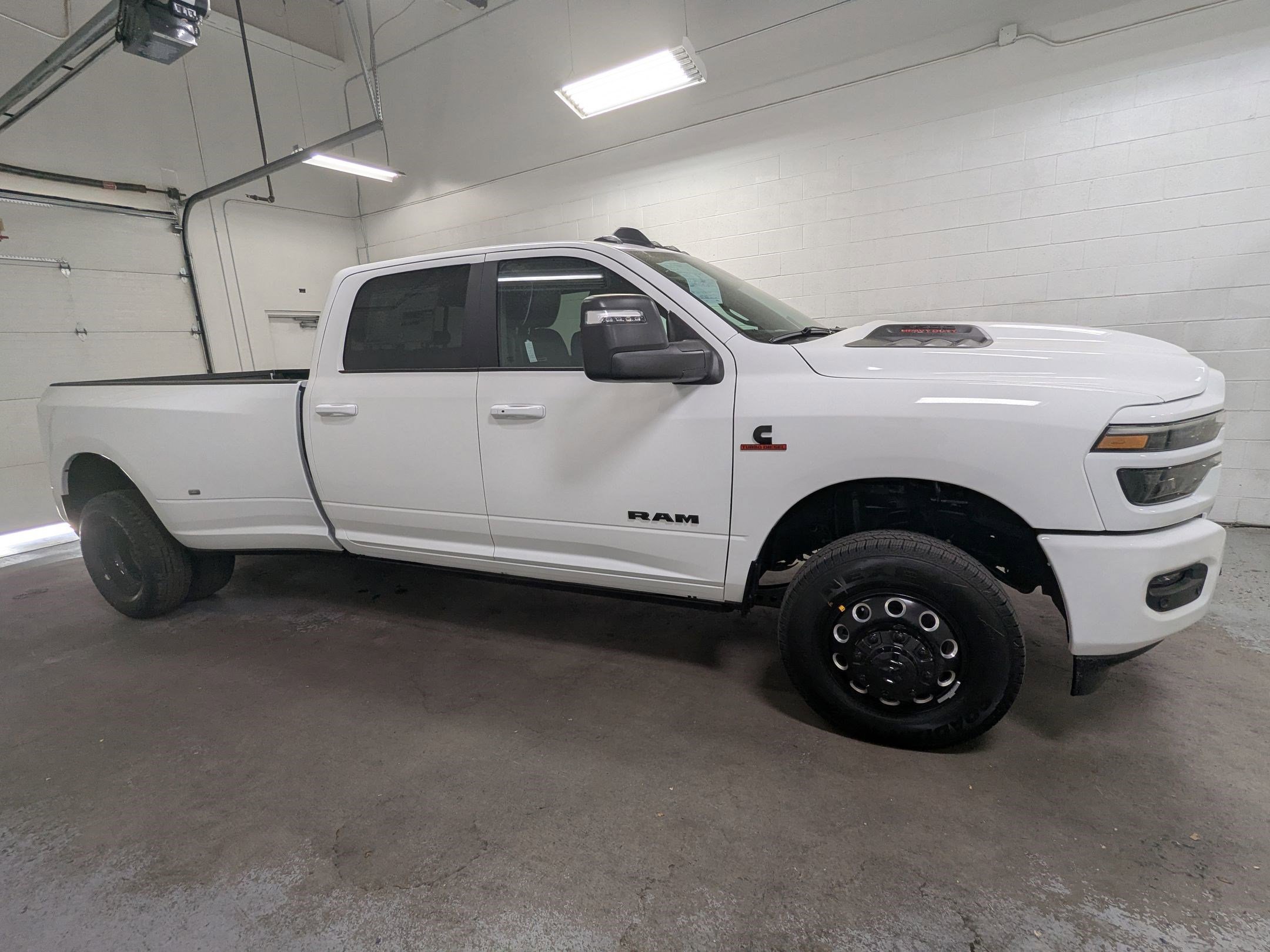 New 2026 Bright White Clear-Coat Exterior Paint RAM Laramie image 3