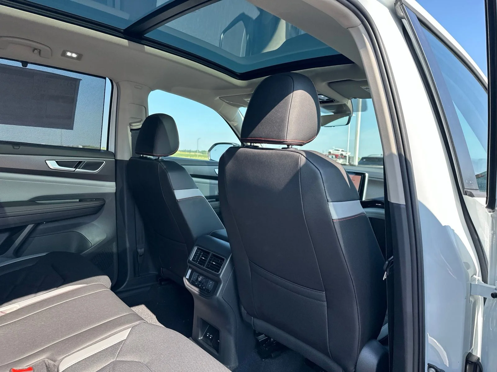 New 2026 White/off-white Volkswagen 2.0T Peak Edition image 35