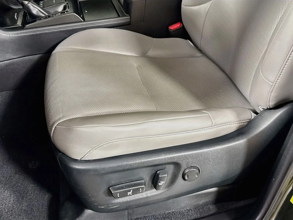 Used 2023 Green Lexus 460 image 23
