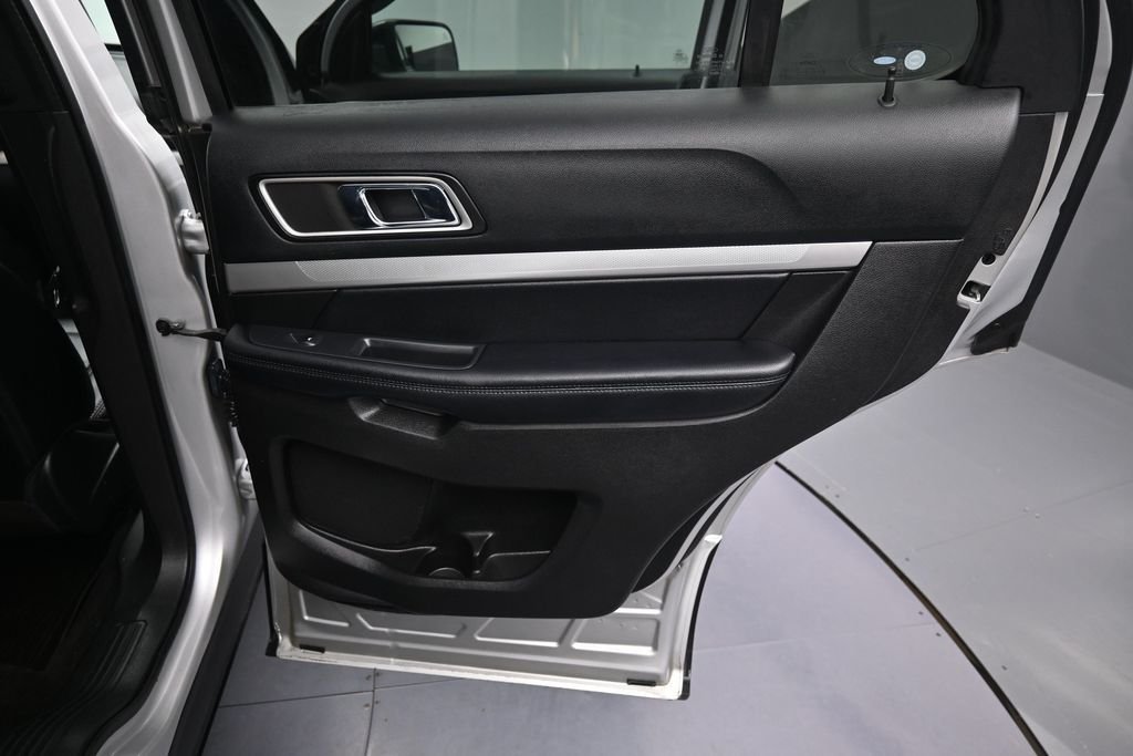 Used 2017 Ingot Silver Ford XLT image 21
