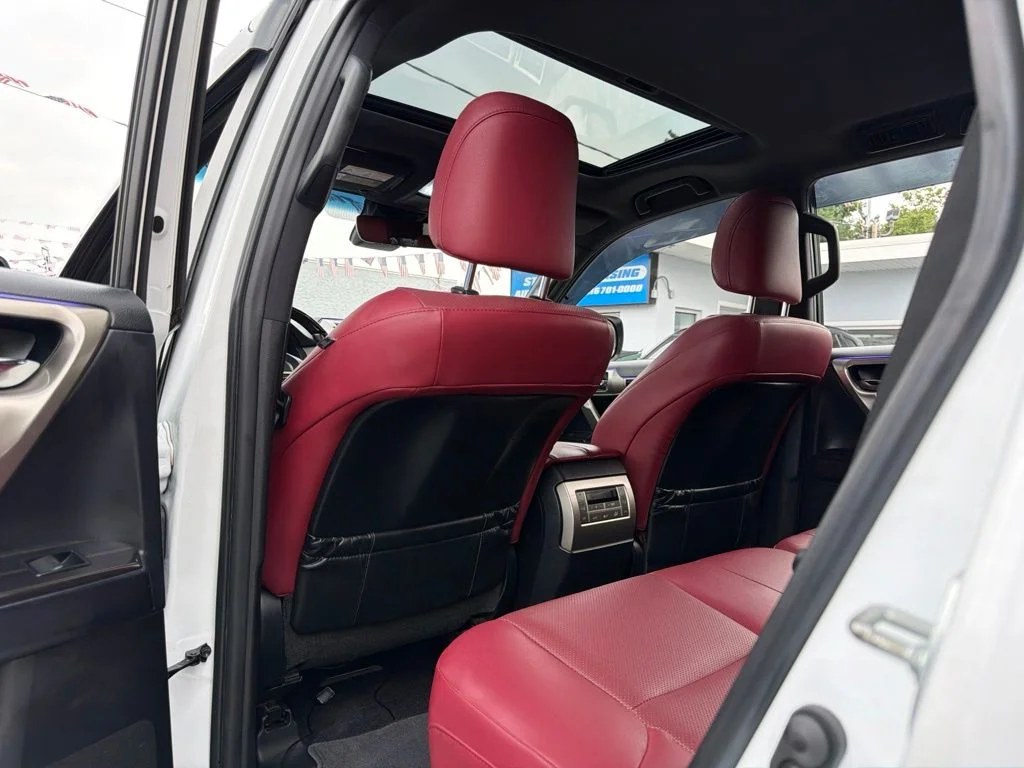 Used 2021 White Lexus 460 image 29
