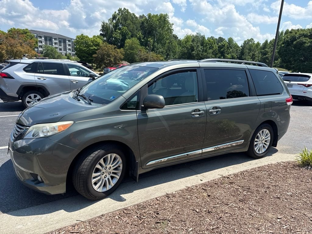 Used 2011 Green Toyota XLE image 4