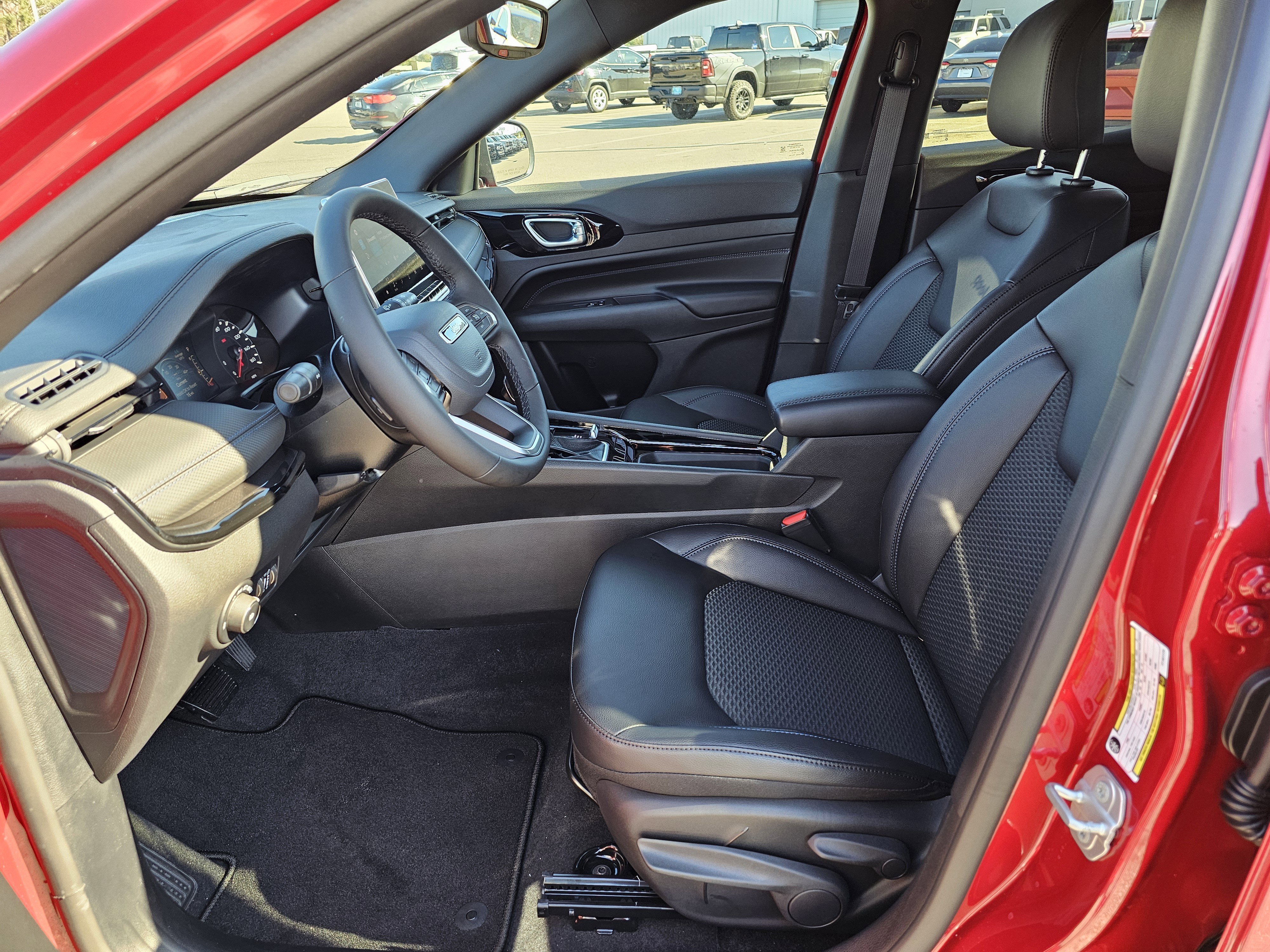 New 2026 Red Hot Pearlcoat Jeep Latitude Altitude image 17