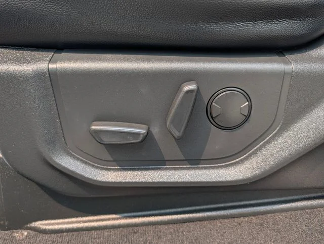 Used 2022 White Ford Lariat image 26