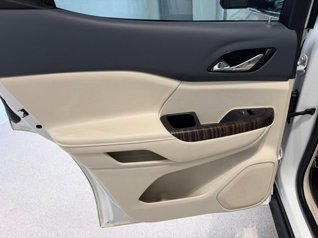 Used 2023 White Frost Tricoat GMC Denali image 20