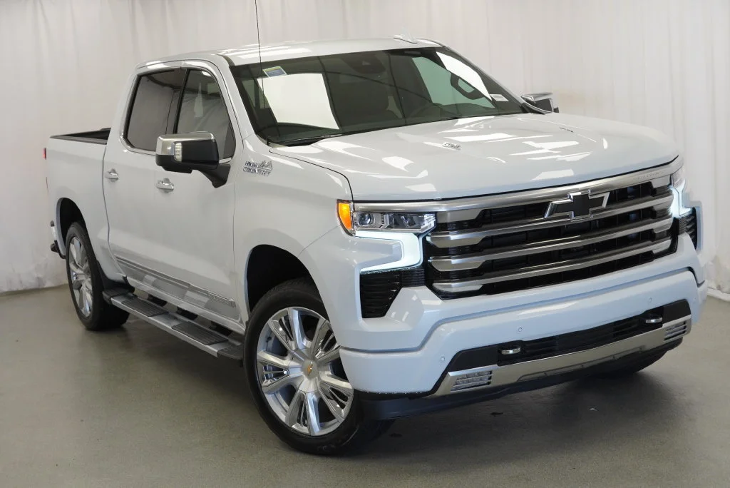 New 2026 Polar White Tricoat Chevrolet High Country image 35
