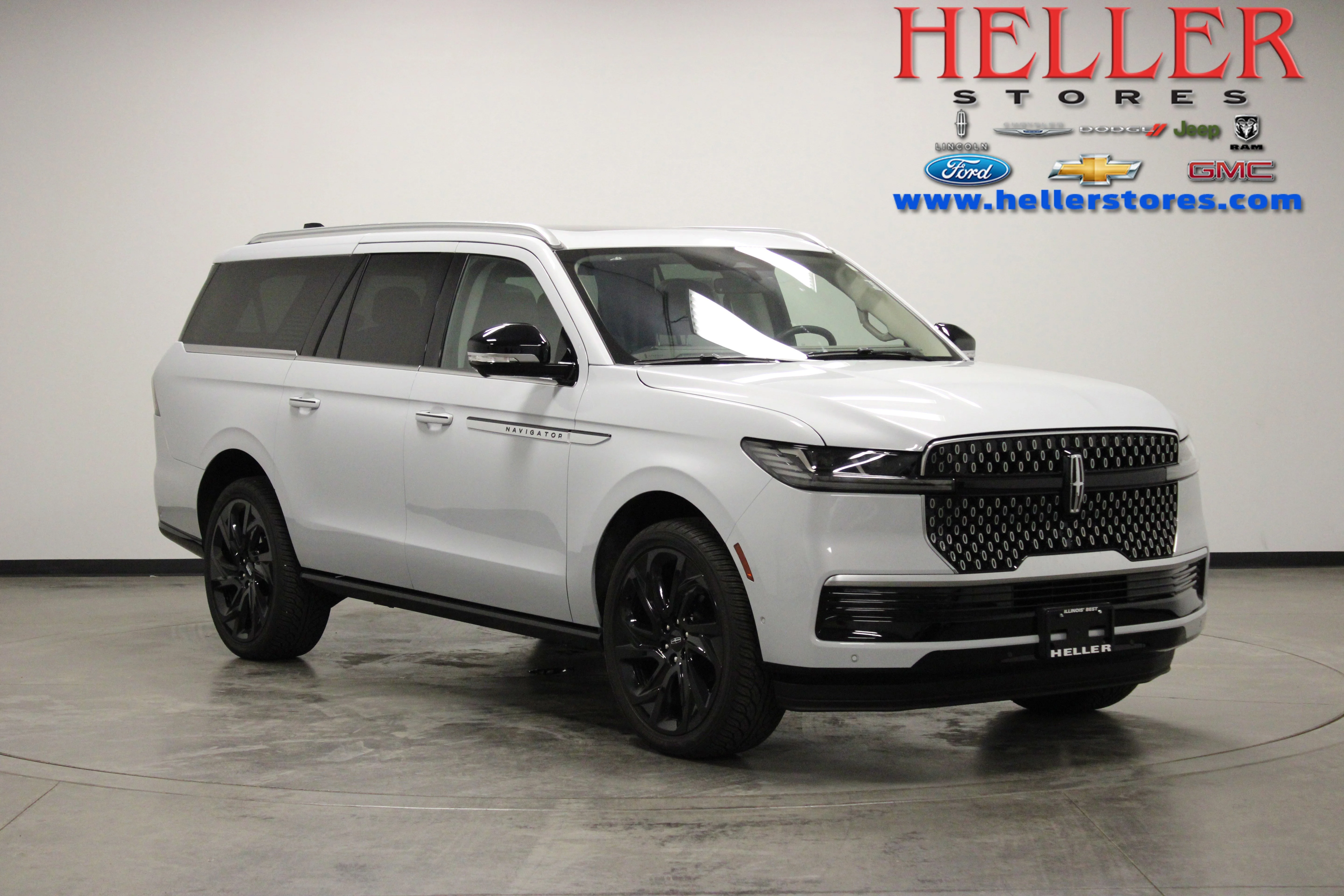 Used 2025 Crystal White Metallic Clearcoat Lincoln Reserve image 1